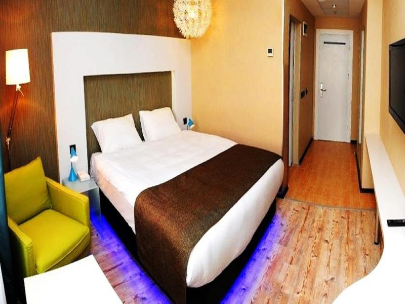 Standard Double Room image 2