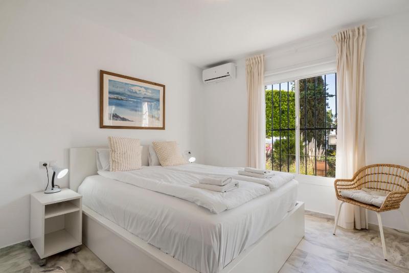 Pool and garden apt by Costarentals - Ref 253 - image 9