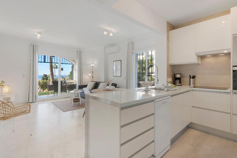 Pool and garden apt by Costarentals - Ref 253 - image 26