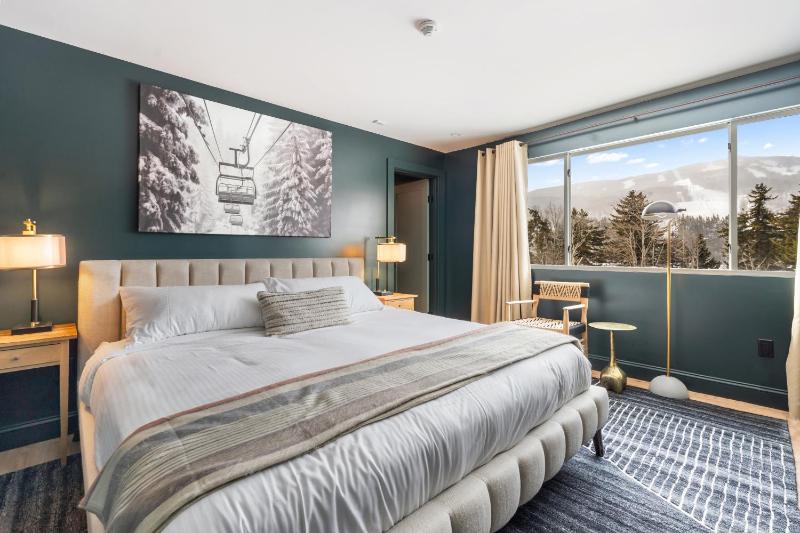 King Room with Mountain View image 4