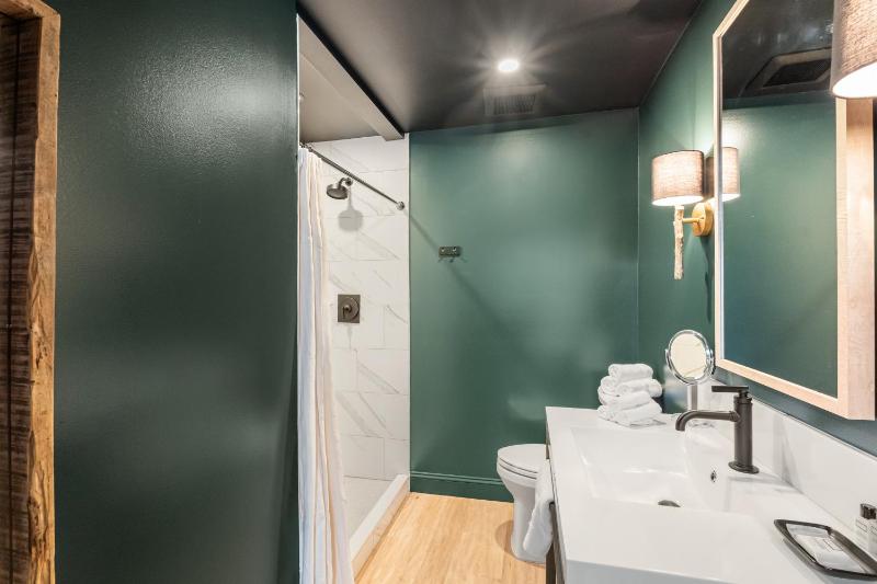 King Room with Mountain View image 3