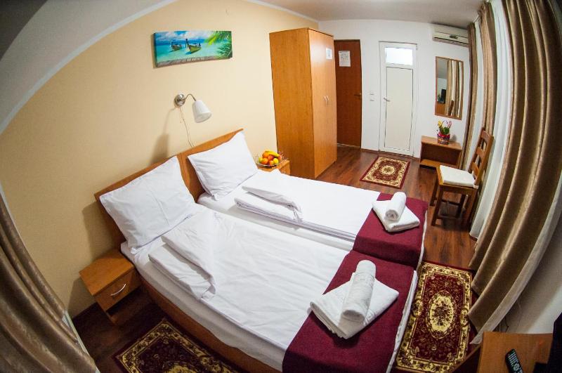 Double Room image 4