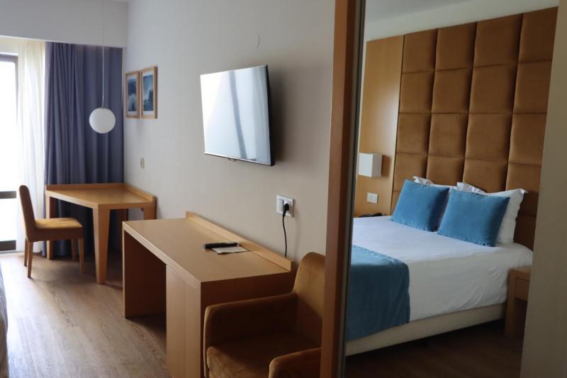 Double Room with Sea View image 1
