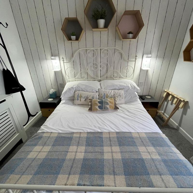 Budget Double Room image 3