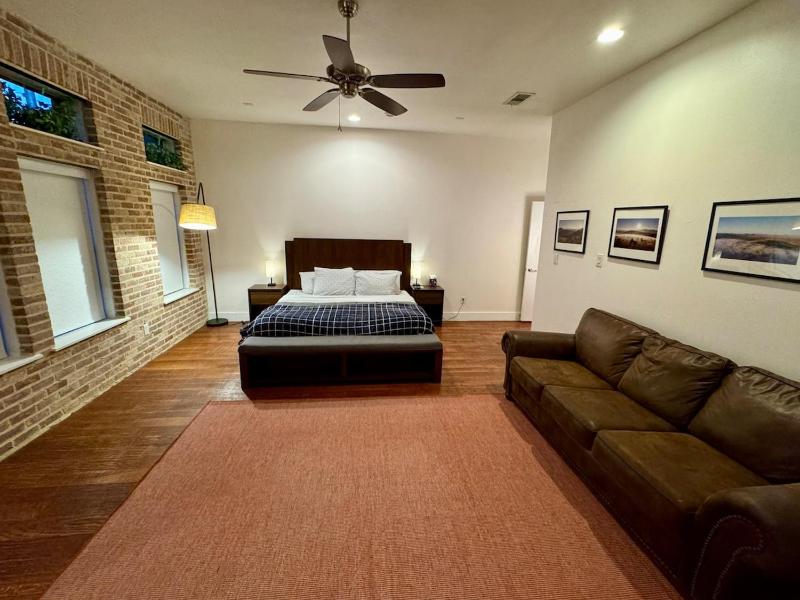 Arbnb-Vintage Modern Luxury-Deep Ellum-Fair Park-Downtown Dallas - image 17