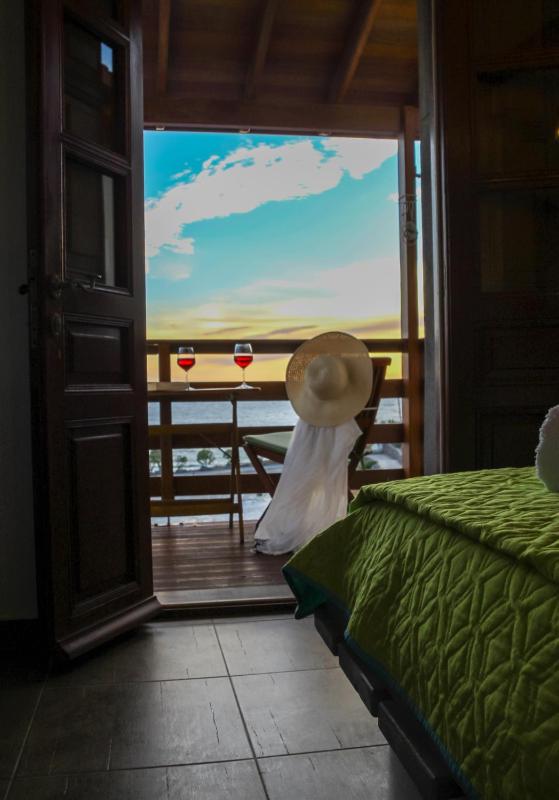 Deluxe Double or Twin Room with Sea View image 1