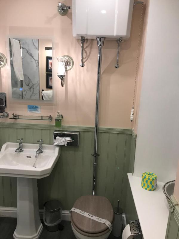 Double Room image 3