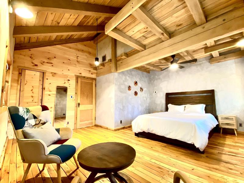 Double Room image 1