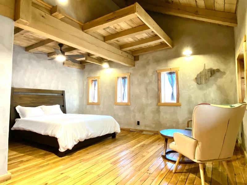 Double Room image 2