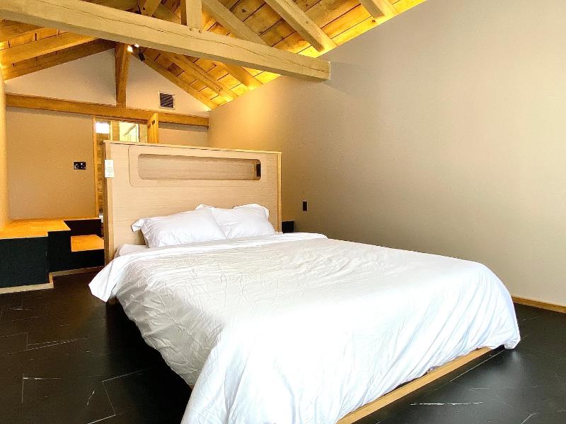 Quadruple Room with Private Bathroom image 1