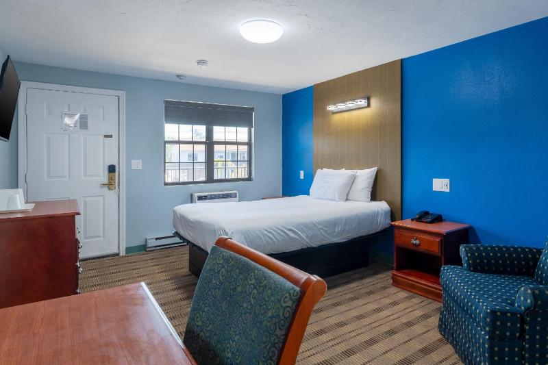 Queen Room - Non-Smoking image 2