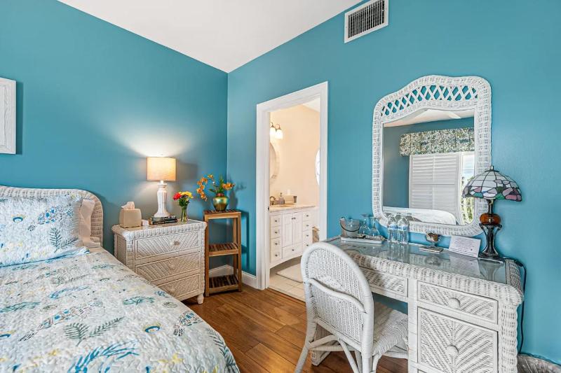 Deluxe Double Room with Balcony and Sea View image 4