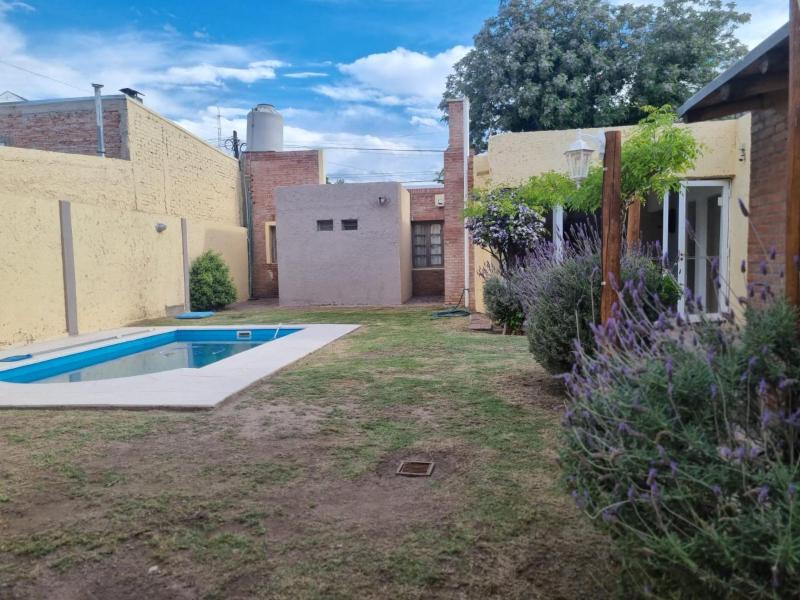 Hermosa Casa con pileta - image 23