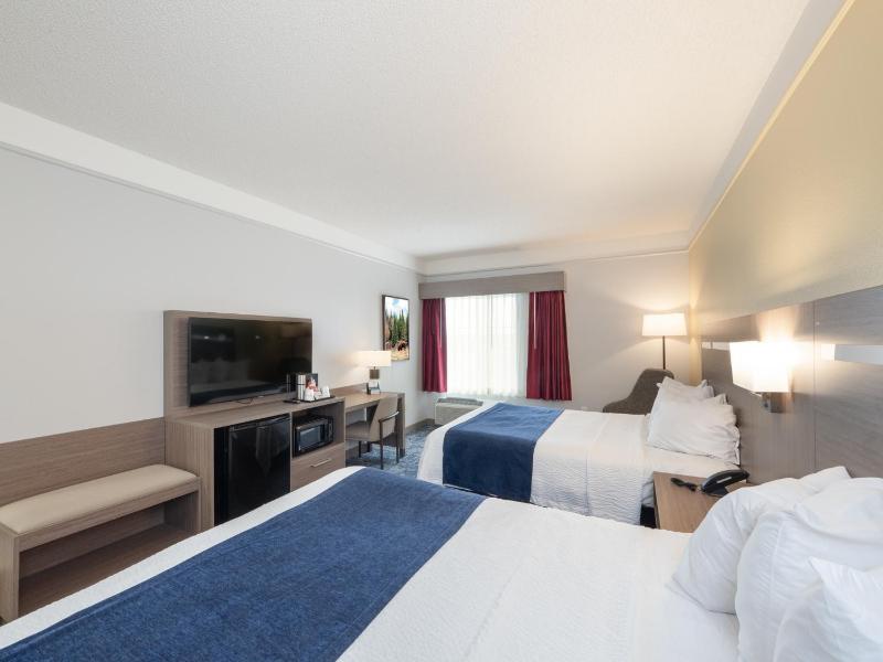 Queen Room with Two Queen Beds - Non-Smoking image 2