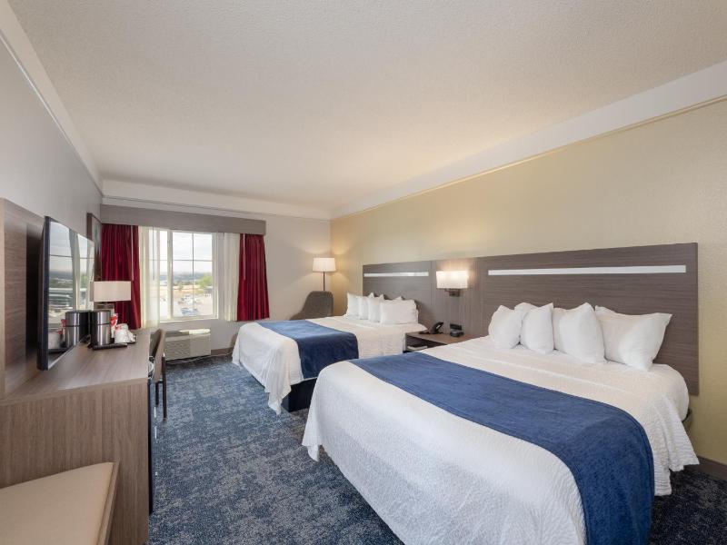 Queen Room with Two Queen Beds - Non-Smoking image 4