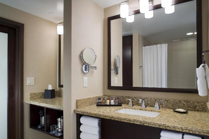 Club lounge access, Junior Suite, 1 King image 4