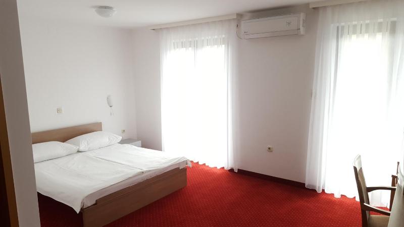 Double or Twin Room with Lake View image 4