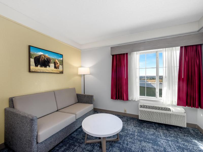King Room with Sofa Bed - Non-Smoking image 2
