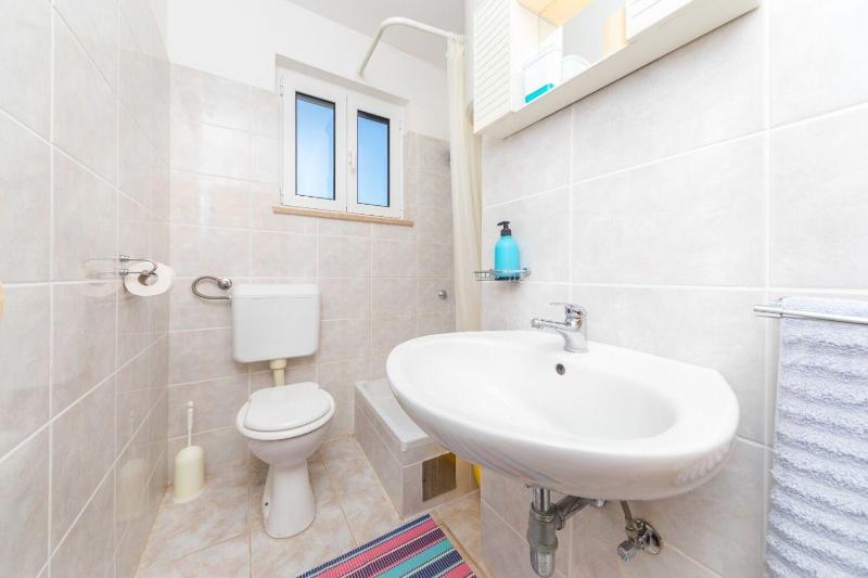 One-Bedroom Apartment image 2