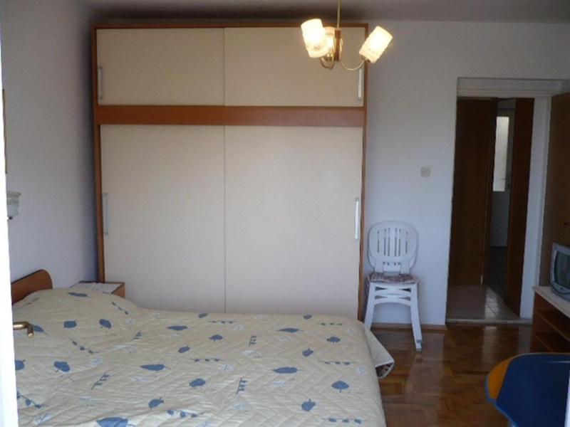 One-Bedroom Apartment image 4