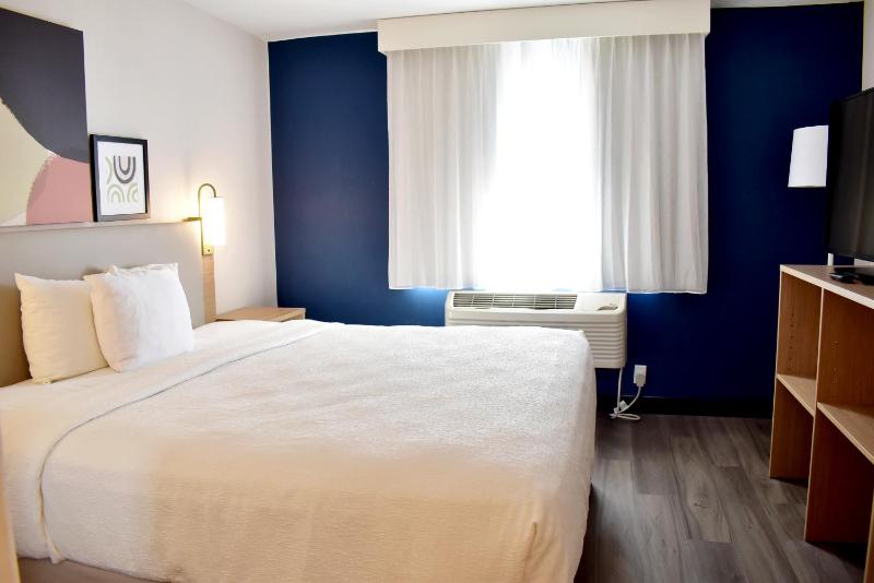 King Room with Sofa Bed and Balcony - Mountain View image 4