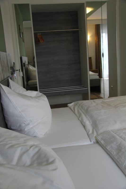 Single Room image 4