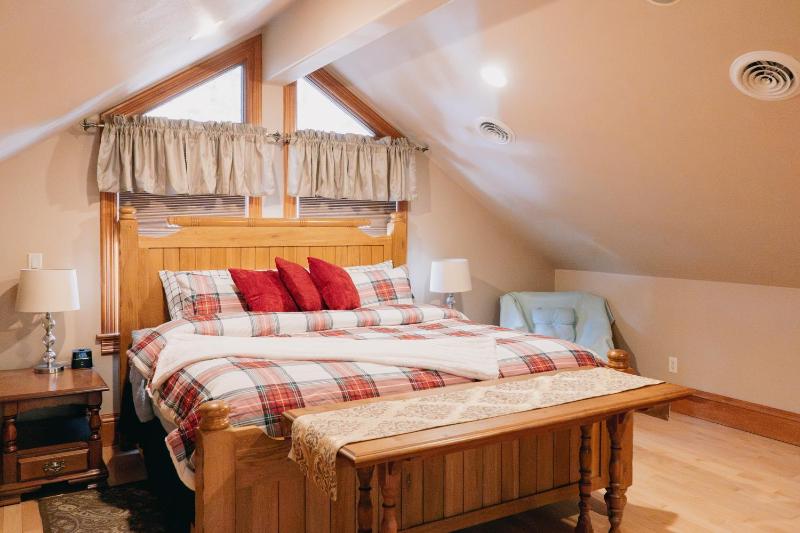 Two-Bedroom House image 4
