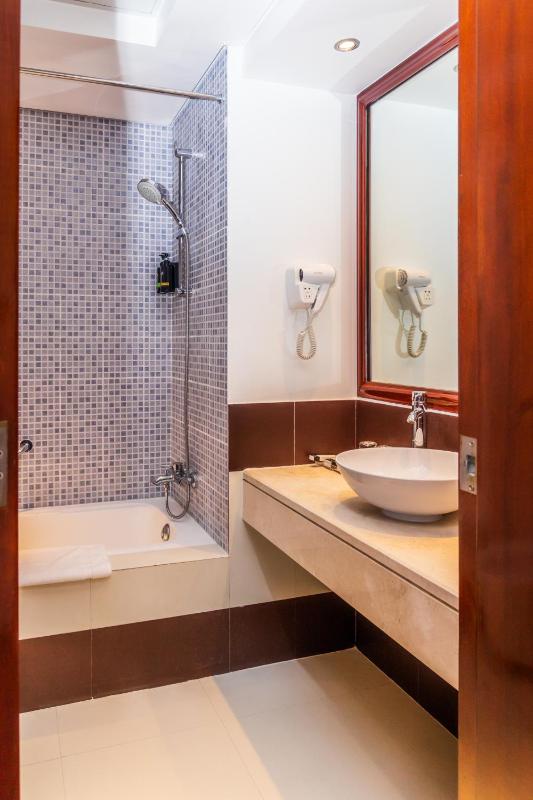 Deluxe King Room - Complimentary Transfer to Bluewater Island and JBR image 4