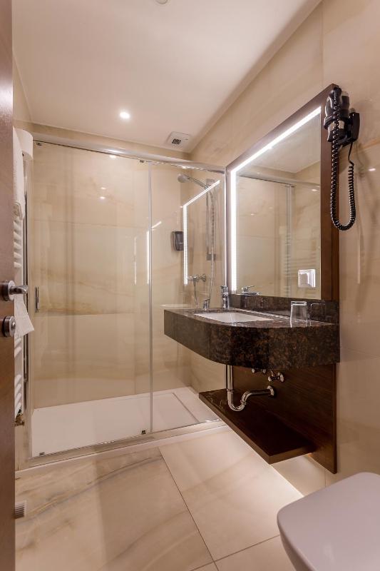 Premium Double Courtyard room image 2