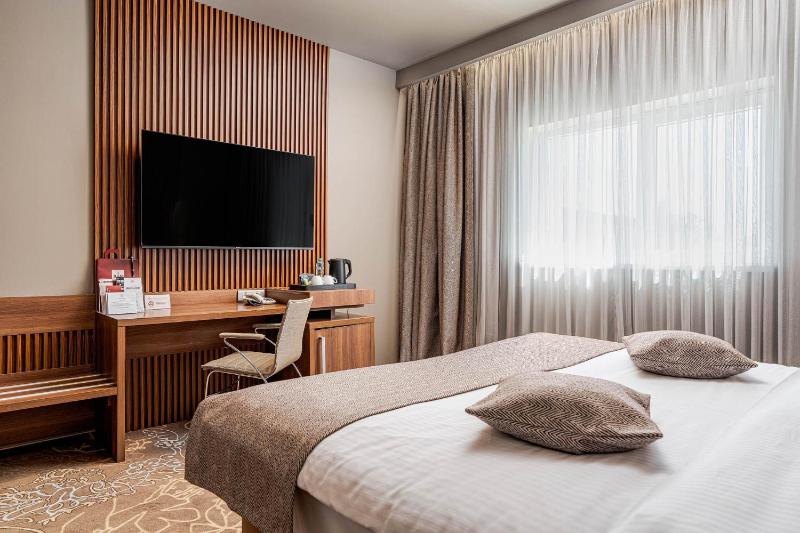 Superior King Room image 3