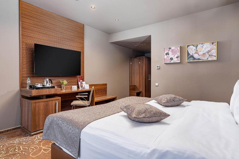 Superior King Room image 1