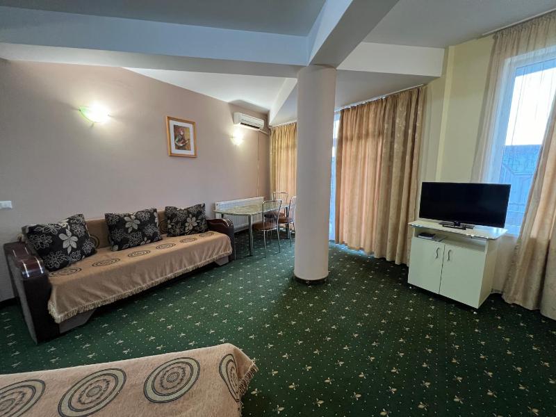 Apartment image 3