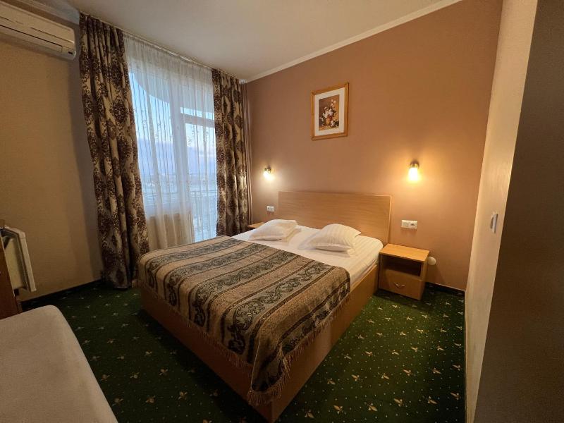 Double Room image 4