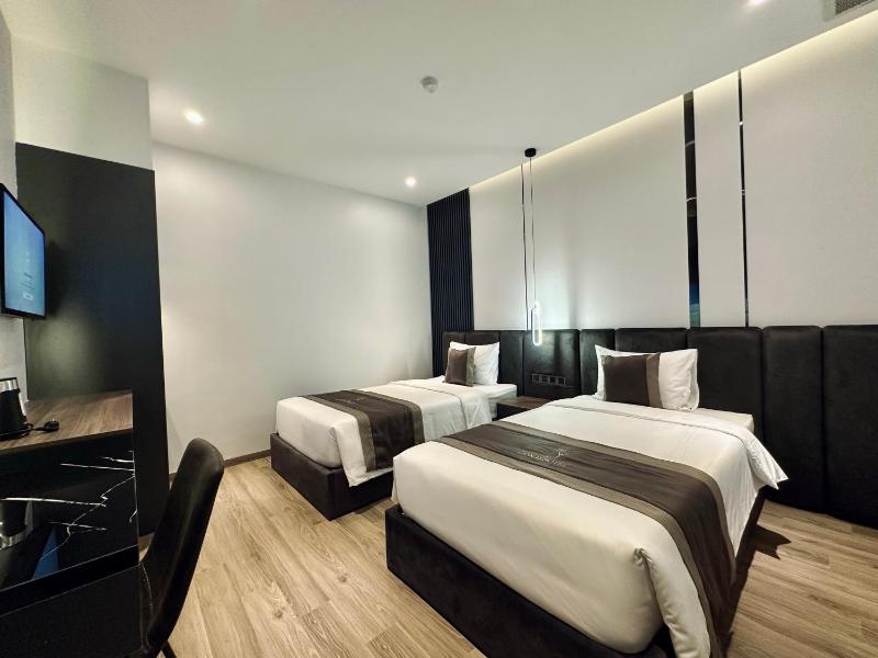 LION 15 Hotel - image 15