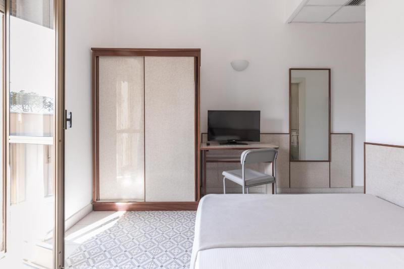 Single Room image 3