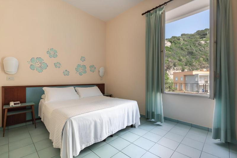 Double Room image 1