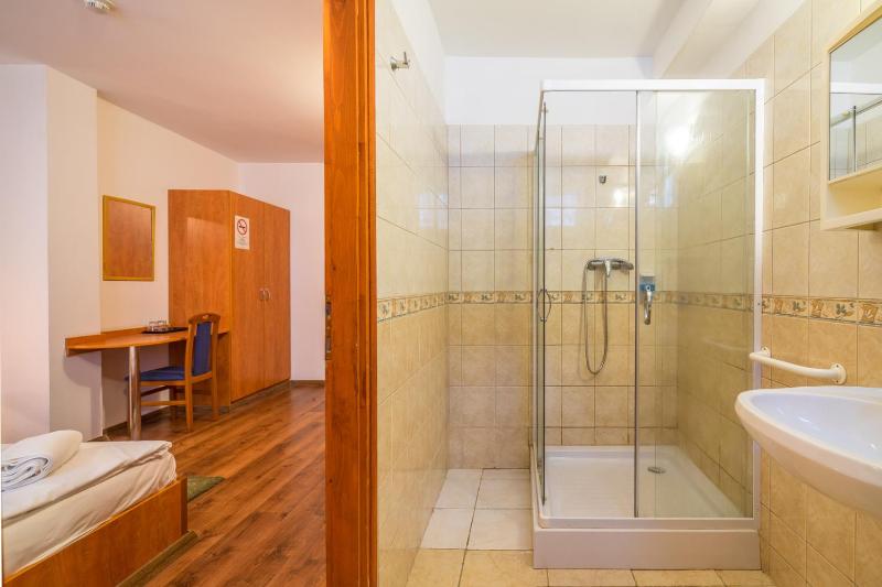 Economy Double Room image 2