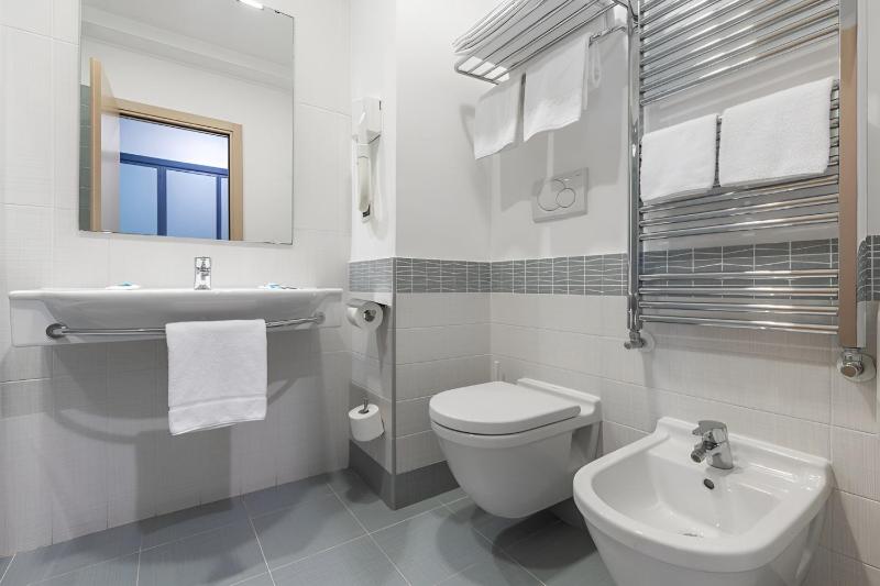 Quadruple Room image 4