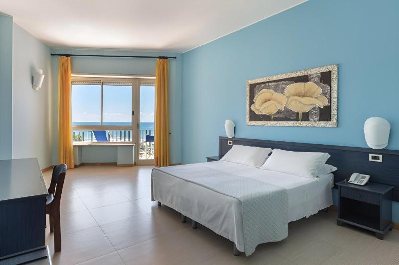 Quadruple Room image 3