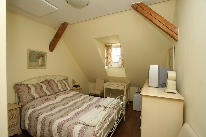 Double Room with Private Bathroom image 1