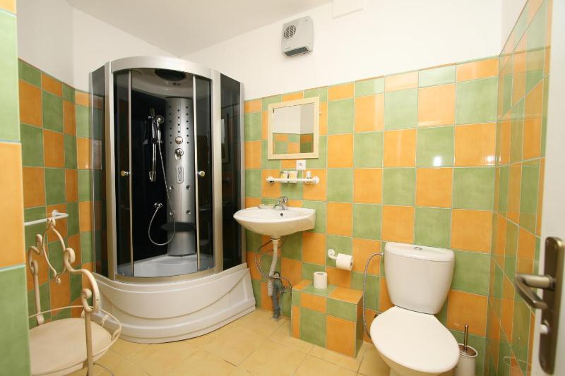 Double Room with Private Bathroom image 4