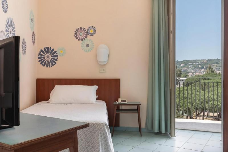 Superior Single Room image 3