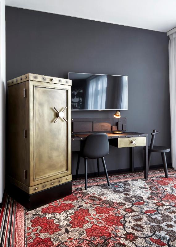 Premium King Room image 1