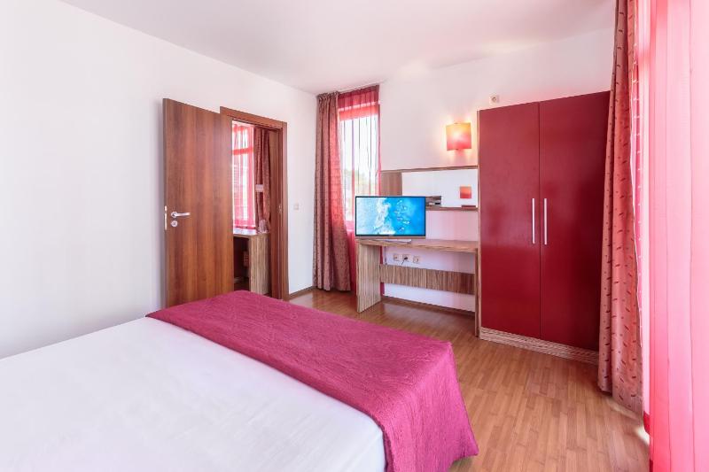 One-Bedroom Duplex Suite image 1