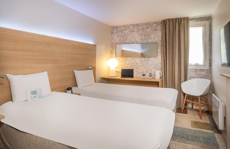 Twin Room image 1