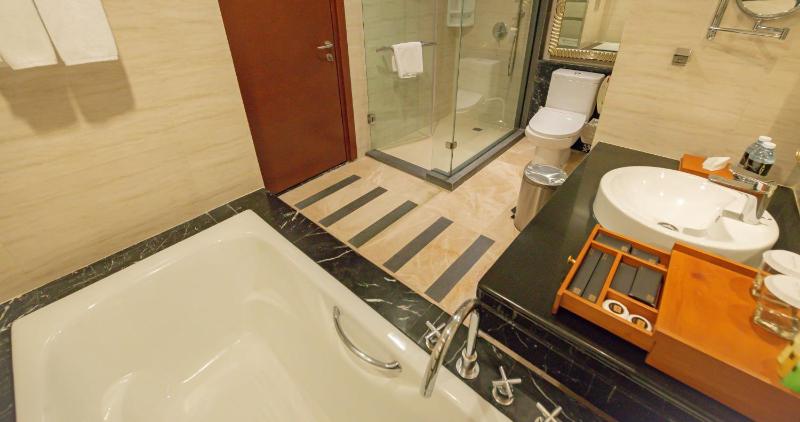 Gumaya Tower Hotel - image 8