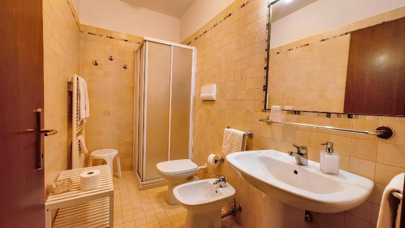 One-Bedroom Apartment image 2