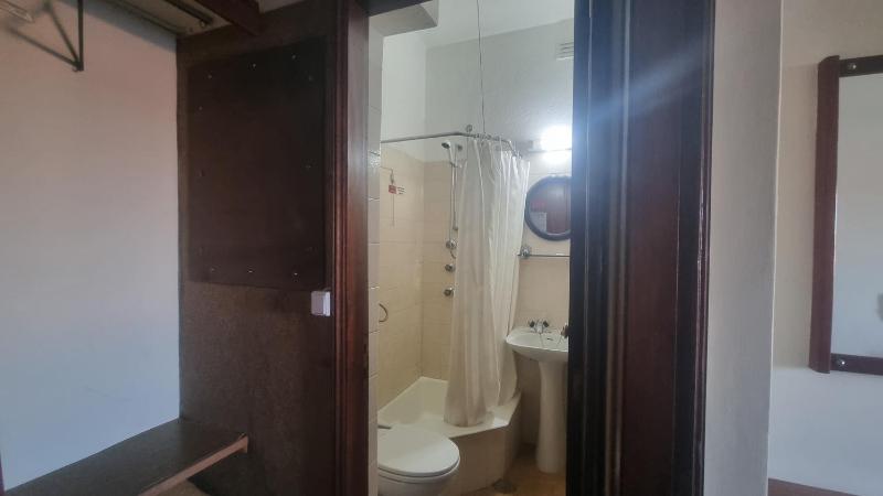 Single Room image 3
