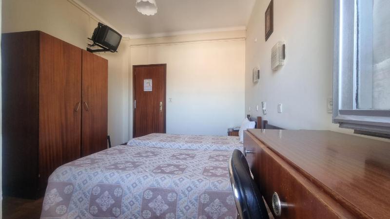 Double or Twin Room image 3