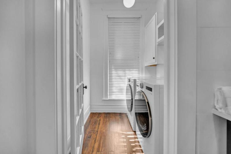 Charming Home Steps from Louisville Best Spots - image 39